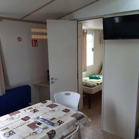 Szarszo Apartman Es Kempinghaz Balatonszarszo