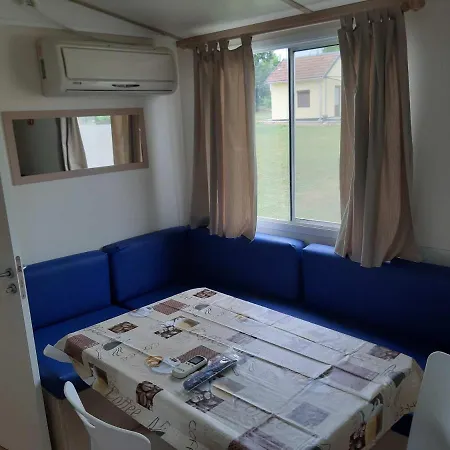 Szarszo Apartman Es Kempinghaz * Balatonszarszo
